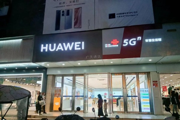 什么是发光字?发光字的材质分类与应用